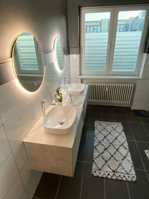 Sued- 5 Zimmer_15 Personen _ Komplett_eingerichtet Appartement *