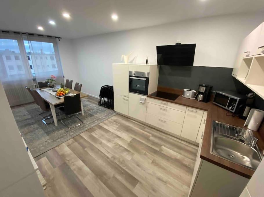 Sued- 5 Zimmer_15 Personen _ Komplett_eingerichtet Appartement *